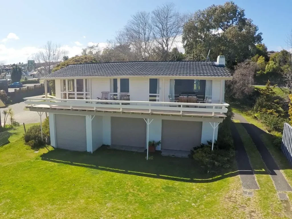 Oasis Taupo Beachfront House