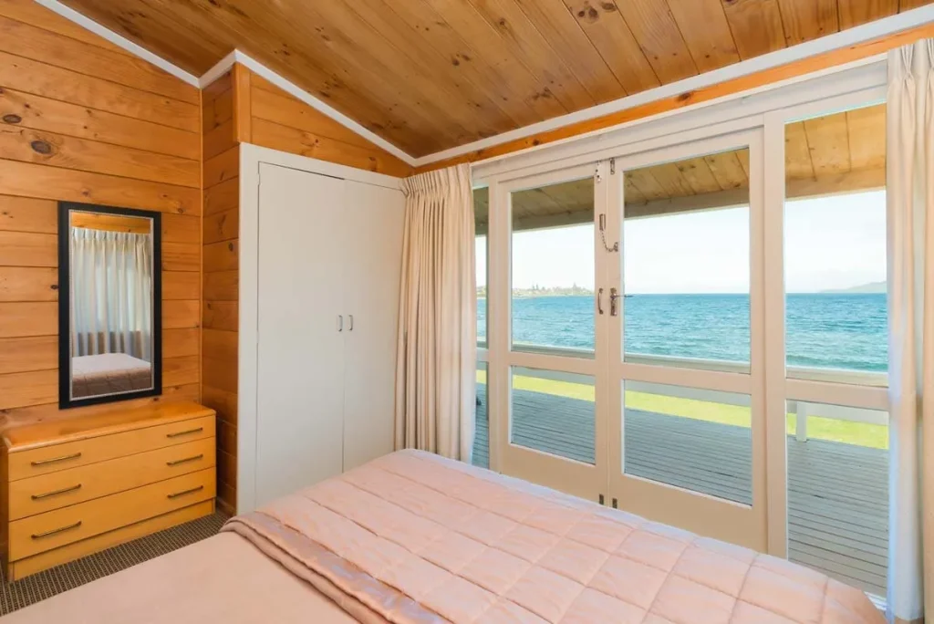 Oasis Taupo Beachfront House